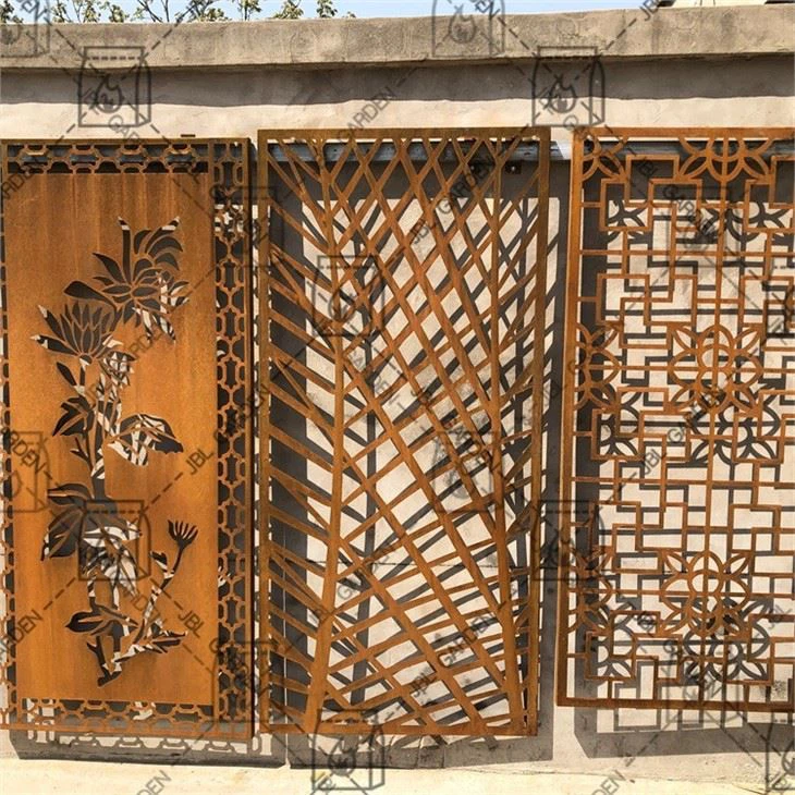 Freestanding Outdoor Divider