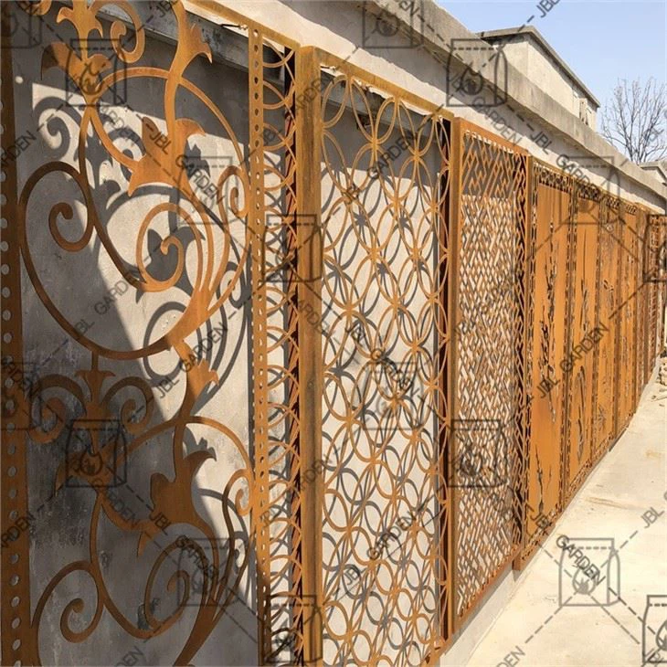 Freestanding Outdoor Divider