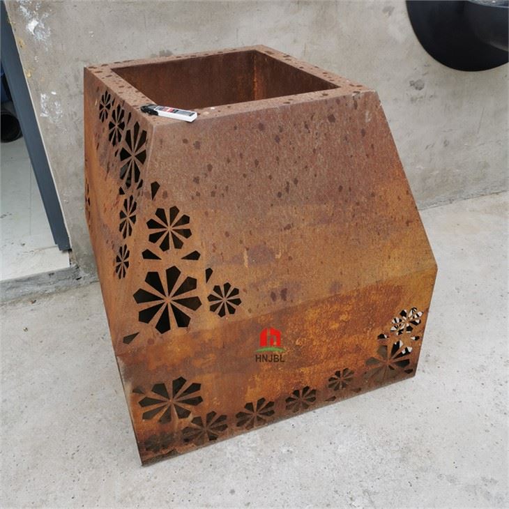 Mantenimiento de las jardineras Corten
