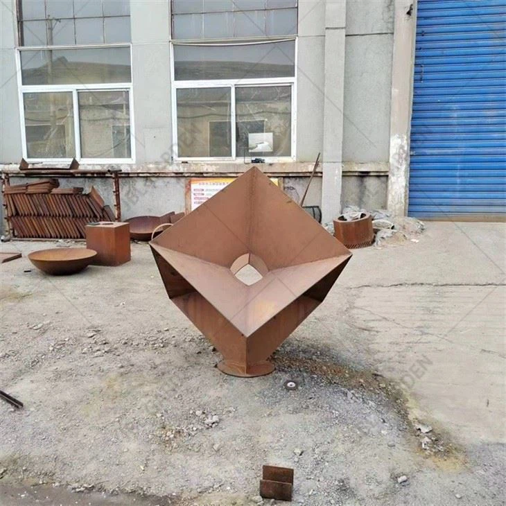 Sculptures Fabricated With Corten Steel