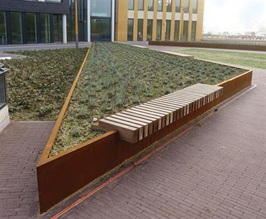 Jardinera de flores de jardín