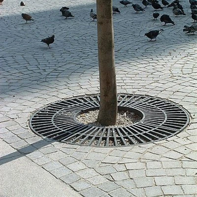 Rejilla de metal para árboles de jardín