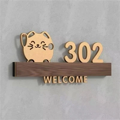 Letrero de metal minimalista y adorable para puerta.