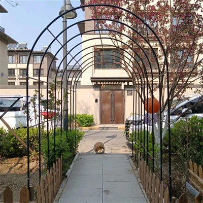 Soporte de herrería para arco de patio de villa